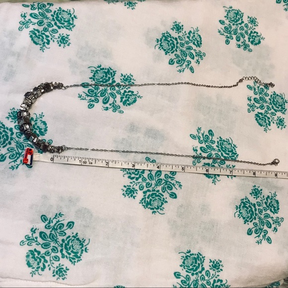 Silver cubes arc necklace - Picture 3 of 3